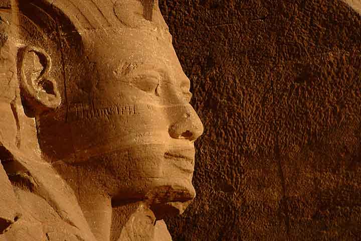 Conhecido como “Ramsés II, o Grande”, o monarca é uma das figuras mais importantes da dinastia egípcia ao ter governado o país pelo maior período do Império Novo, que antecedeu a ocupação romana no local.