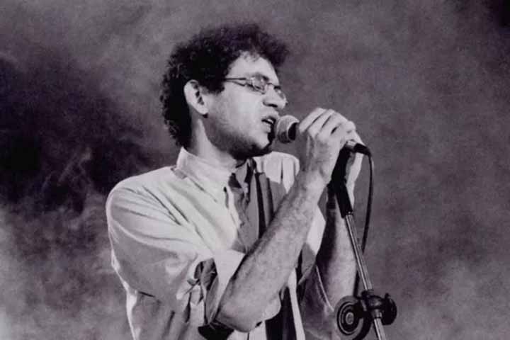 A banda sofreu grande influência de grupos do chamado pós-punk que despontaram no período, como The Cure e The Smiths. Seus vocalistas, Robert Smith e Morrissey, respectivamente, foram importantes inspirações para Renato. 
