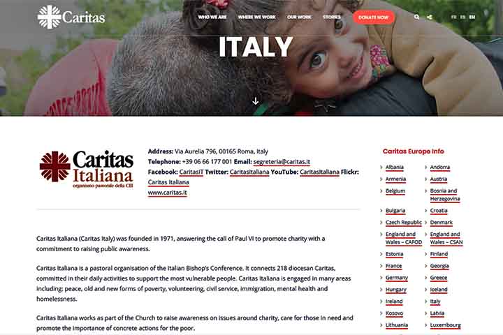 A instituição que recebe a doação das moedas é a divisão de Roma da Caritas, organização católica. 
