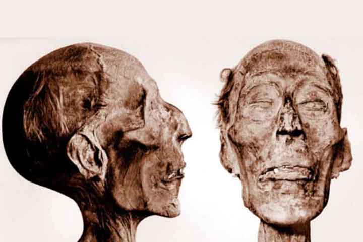 Ele morreu aos 90 anos por causa de "Artrite" e foi enterrado pela primeira vez no Vale dos Reis, na margem ocidental de Luxor, na tumba KV7. 