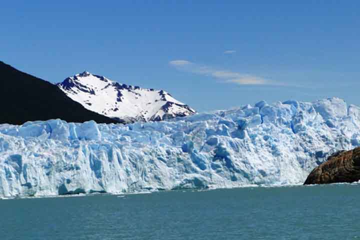 A Upsala é uma geleira que cobre um vale composto e alimentado por vários glaciares, no Parque Nacional Los Glaciares, Argentina. O seu nome se deve ao fato da Universidade de Uppsala, da Suécia, ter realizado o primeiro levantamento da região no século XX.- Flickr Lucila Maciel