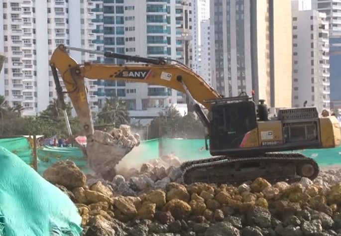 Autoridades colombianas constroem quebra-mar em Cartagena para impedir avanço do mar