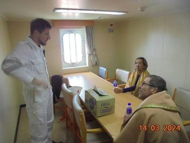 Brasileiro é resgatado após veleiro naufragar no Oceanto Atlântico
