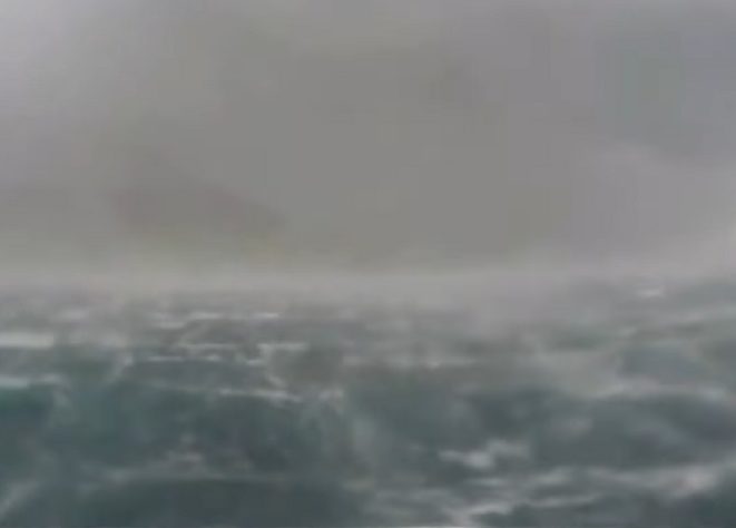 Brasileiro é resgatado após veleiro naufragar no Oceanto Atlântico