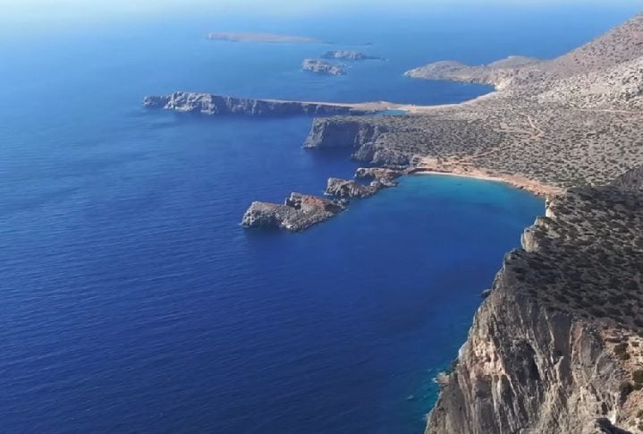 O Governo da Grécia revelou o descobrimento de um antigo cemitério de navios no Estreito de Kassos, que fica na costa do país. -  (crédito: Reprodução)