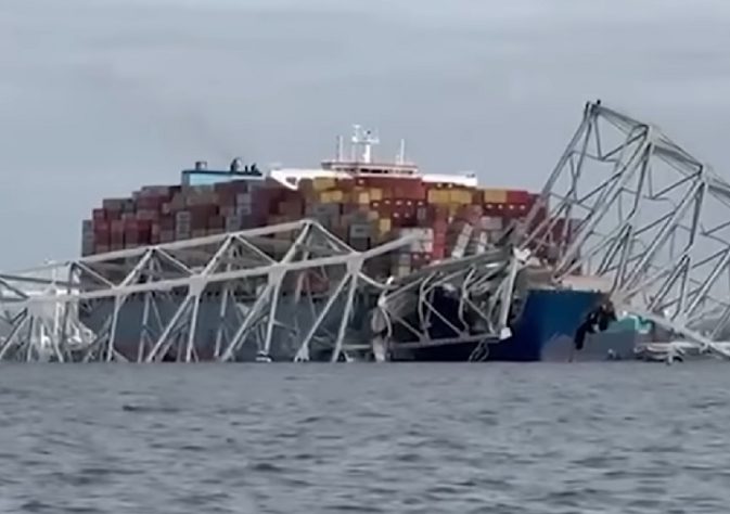 Navio colide e derruba ponte em Baltimore, nos EUA