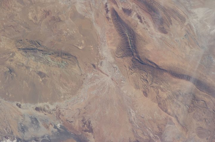 Os cientistas também usaram um modelo para recriar as condições daquele ambiente na época e conseguiram provar que essa região era mais "favorável" do que outros lugares para os que saíram da África naquela época.





