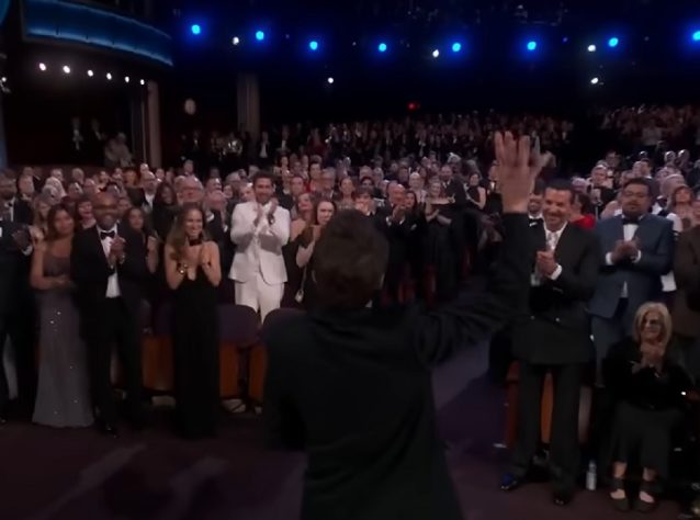 Robert Downey Jr. aplaudido de pé no Oscar 2024