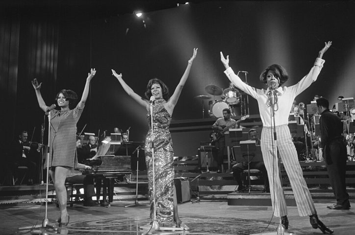 Ela comeÃ§ou sua carreira nos anos 1960 como vocalista do grupo The Supremes, um dos mais bem-sucedidos grupos vocais da histÃ³ria da mÃºsica, com hits como 