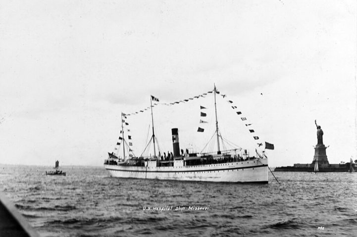 2) USAT Liberty – Tulamben, Bali: O USAT Liberty é considerado um dos naufrágios mais acessíveis do mundo, com sua parte superior a apenas 3 metros de profundidade, o que o torna ótimo para a prática do snorkeling. O navio foi torpedeado pelos japoneses na costa de Bali durante a Segunda Guerra Mundial, em 1942.