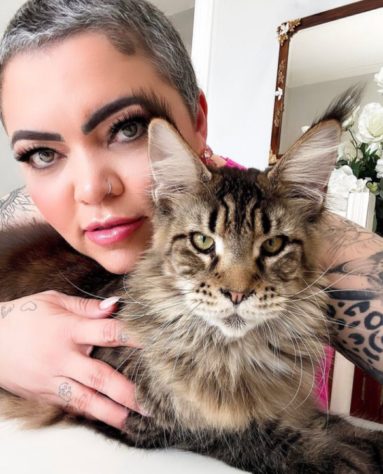 Casal brasileiro alega ter 'maior gato do mundo'