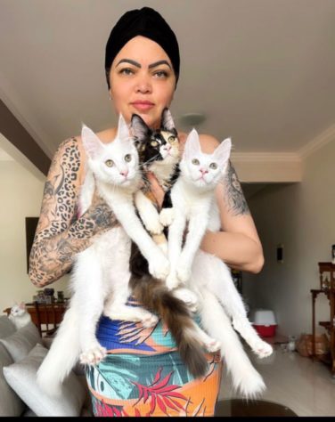 Casal brasileiro alega ter 'maior gato do mundo'