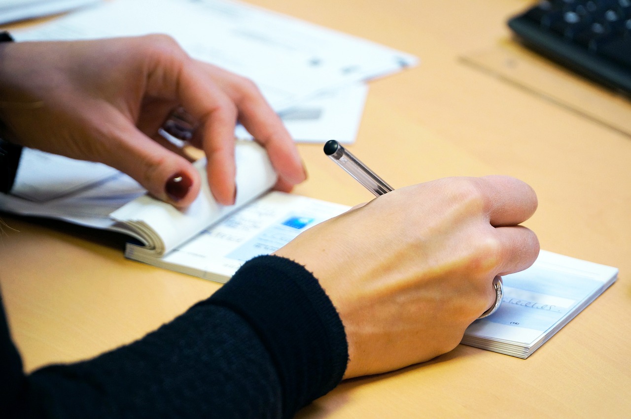 Cheque ainda é usado para pagar altos valores, diz Febraban 
