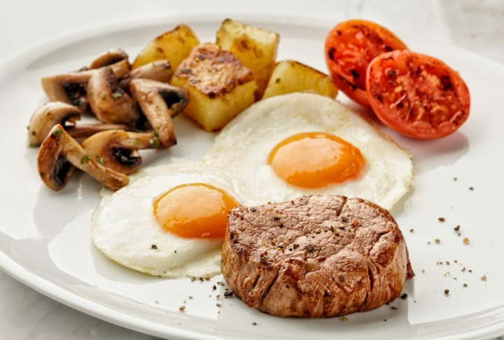 <p>Outro ponto importante da pesquisa conduzida por pesquisadores da Esalq e da Faculdade de Ciências Farmacêuticas da USP diz respeito ao ponto de cozimento considerado seguro para carnes e ovos.</p>
