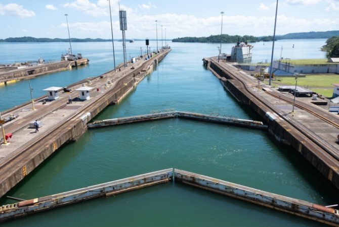 Canal do Panamá e outros que têm importância estratégica para a economia