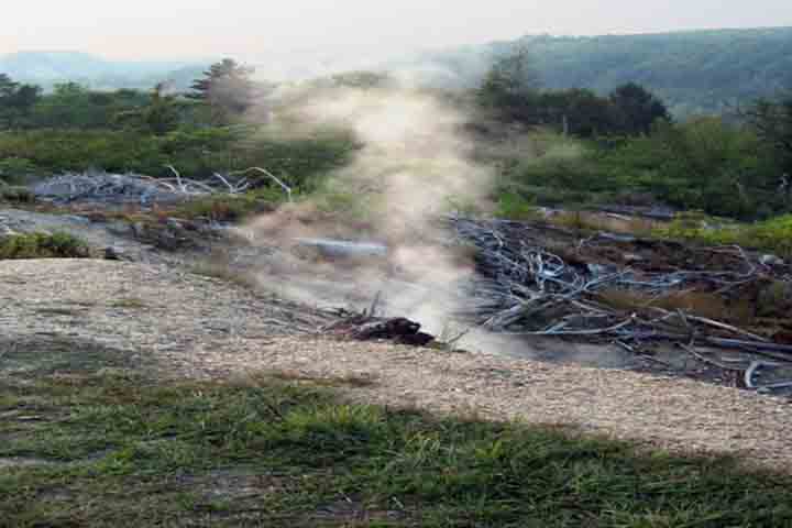 A cidade de Centralia, na Pensilvânia, Estados Unidos, é consumida por um incêndio que dura mais de seis décadas e a deixou inóspita. 
 -  (crédito:  Domínio Público/ Jrmski)