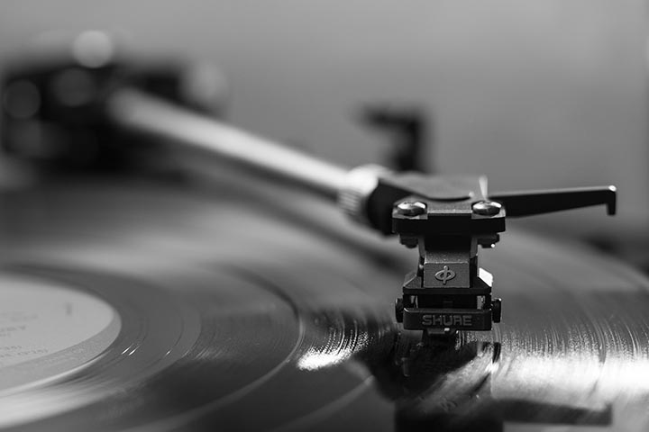 No Brasil há até uma data, 20 de abril, para celebrar o vinil. Ela foi criada em 1978 por colecionadores de discos para homenagear Ataulfo Alves por ocasião dos dez anos da morte do sambista. 