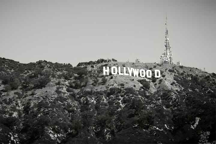 Em 2002, o terreno de 55 hectares, localizado no Cahuenga Peak, foi posto no mercado pelos administradores da herança de Howard Hughes, dono do local desde a década de 1940.- Flickr Michelle de Lazari Ferreira