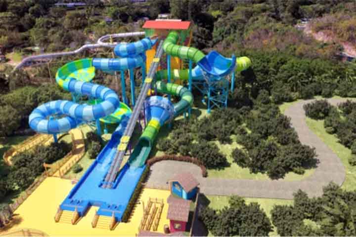 Xpirado:  Localizado em Rio Quente, GoiÃ¡s, no parque aquÃ¡tico Hot Park, esse toboÃ¡gua tem a altura Ã© de 32 metros e apresenta uma hÃ©lice, seguido por uma queda inclinada e um longo escorregador de 142 metros de comprimento. 