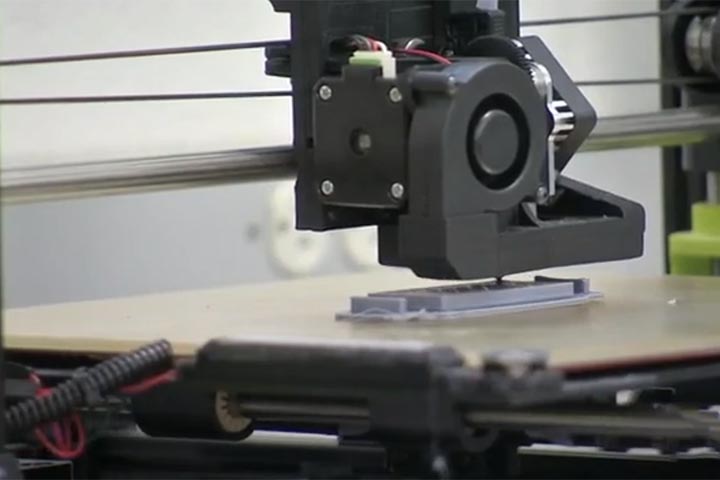 Na construÃ§Ã£o do imÃ³vel tecnolÃ³gico Ã© utilizada uma impressora de quase trÃªs toneladas. 
