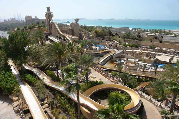  Jumeirah Sceirah: Localizado em Dubai, no parque aquático Wild Wadi, possui um tipo de inclinação de alçapão. A altura é de 32 metros e a velocidade brusca é de 80 km/h.