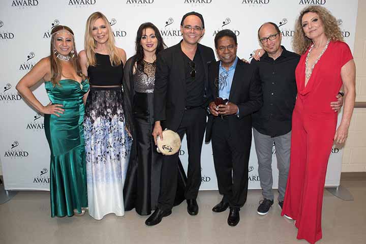 Em sua trajetória, o percussionista carioca nascido em 1948 gravou com sumidades da música internacional, como Aretha Franklin, Ella Fitzgerald, Elton John, Michael Jackson, Madonna, entre outros. 

