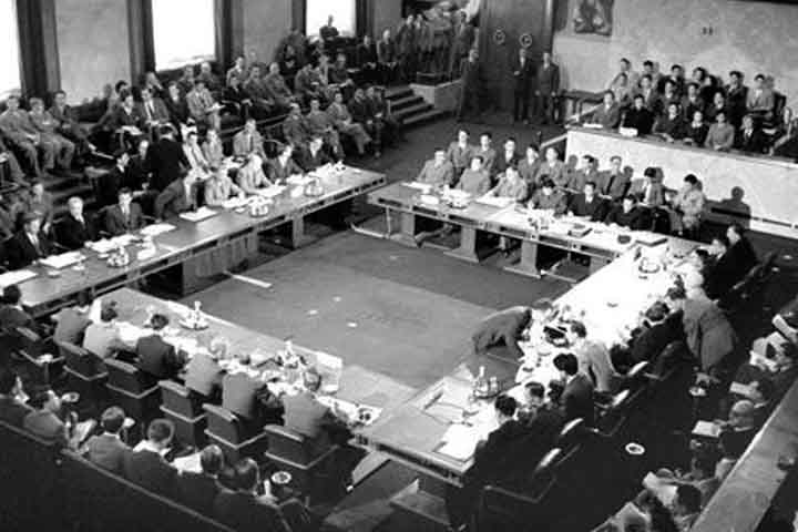 A divisão do Vietnã em dois territórios foi definida na Conferência de Genebra, em 1954, após o fim da guerra da Indochina, episódio que encerrou a colonização francesa na região - dominação que englobava também Laos e Camboja. 
- Domínio Público/Wikimédia Commons