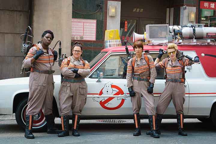 Dirigido e co-escrito por Paul Feig, a produção reimagina a série estrelada por quatro mulheres, Melissa McCarthy, Kristen Wiig, Kate McKinnon e Leslie Jones . 