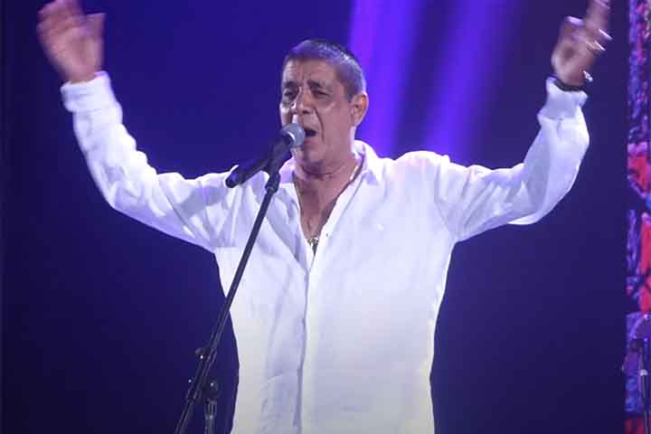 O Réveillon que recebeu 2023 teve a ilustre presença de Zeca Pagodinho, que levou muito samba no pé e suas tradicionais canções para o público da praia de Copacabana, na Zona Sul do Rio de Janeiro. -Reprodução Youtube