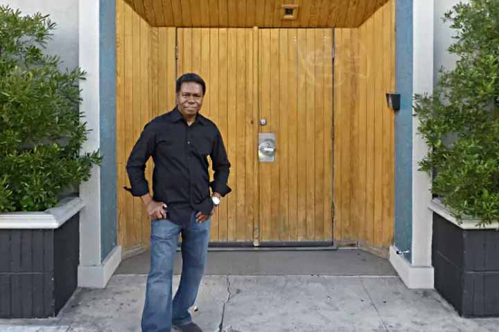 Em entrevista de 2015 ao portal UOL, Paulinho da Costa declarou não se incomodar com esse fato: “Eu já participei de inúmeros hits ‘number one’ Alguns artistas passaram a vida gravando músicas e nunca chegaram ao topo. Eu já perdi a conta”. 
