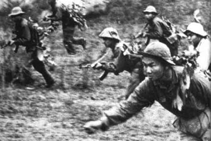 A Guerra do Vietnã durou duas décadas, entre 1955 e 1975, e opôs o Vietnã do Norte, governado por Ho Chi Minh, aliado da União Soviética comunista, e o Vietnã do Sul, sob o comando de Ngo Diem Dinh, apoiado pelos Estados Unidos. 

-Domínio Público/Wikimédia Commons