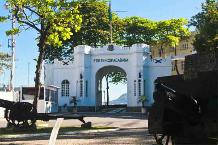 No rochedo dessa praia, construíram uma capela em homenagem à santa. Ela, com o tempo, passou a designar a praia e o bairro e foi demolida em 1918, para ser erguido, em seu lugar, o atual Forte de Copacabana.