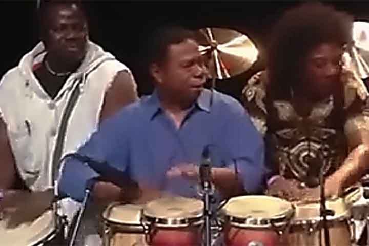 O brasileiro recebeu de Lionel Richie o convite para integrar o projeto. O percussionista tocou nos dois primeiros álbuns solos do cantor e produtor norte-americano.
