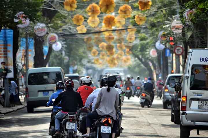 Embora a capital do Vietnã atual seja Hanói, a cidade mais populosa do país é Ho Chi Minh, centro financeiro e um importante destino turístico no sudeste asiático. 
- Imagem de laurelnurse por Pixabay