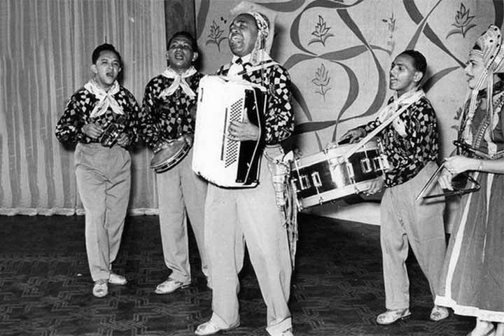 Foi nessa época que lançou seus primeiros discos em 78 rotações, inicialmente instrumentais. Mais tarde, passou às gravações em que também cantava. 

- Reprodução do Instagram @luizgonzagarei