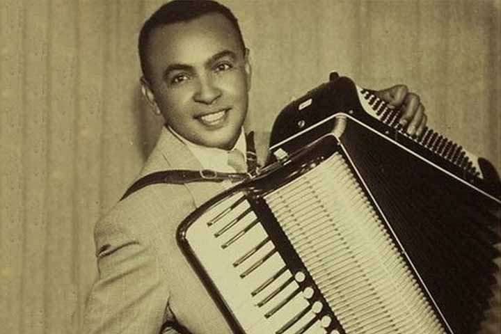 O sanfoneiro é criador de outros clássico do cancioneiro nacional, como “O Xote das Meninas”, “A Vida de Viajante”, “”Olha pro Céu”, “Que nem Jiló”, “Vem Morena” e “A Morte do Vaqueiro”, canção que Madonna utilizou como trilha de sua postagem no TikTok.
-Reprodução do Instagram @luizgonzagarei