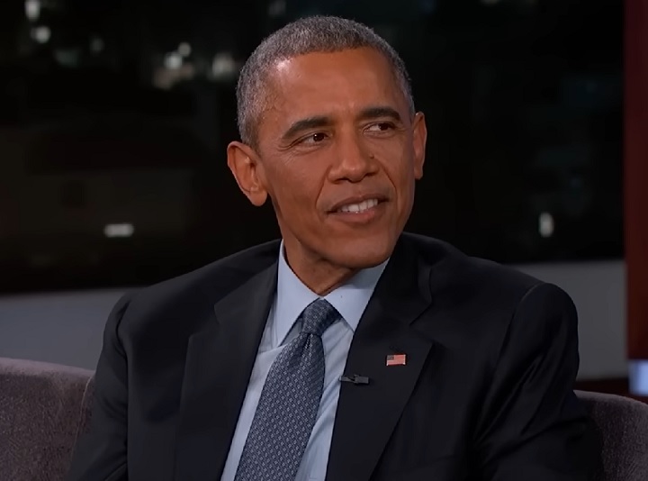 O que o cantor não contava era que, alguns dias depois, Obama daria uma entrevista no programa Jimmy Kimmel Live desmentindo essa história: 
