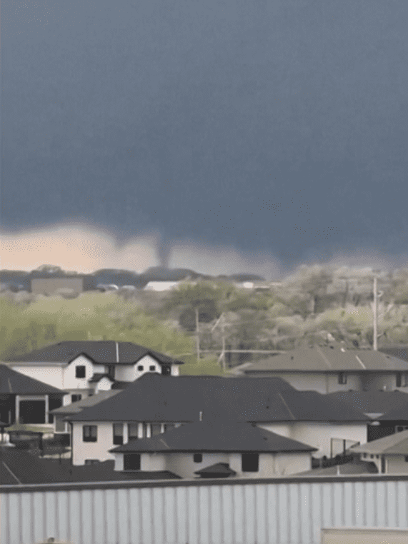 Múltiplos tornados atingem Nebraska e Iowa, nos Estados Unidos - Reprodução de vídeo G1
