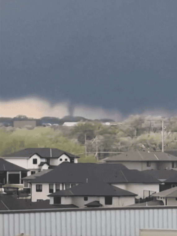 Múltiplos tornados atingem Nebraska e Iowa, nos Estados Unidos