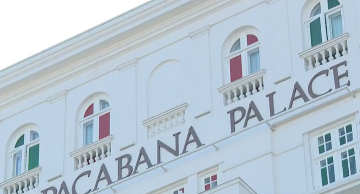 Em 13 de agosto de 1923, foi inaugurado o Hotel Copacabana Palace, em frente à praia. Desde então, o hotel tornou-se um símbolo da cidade. Sendo assim, a praia passou a viver seu período áureo, quando tornou-se a mais frequentada da cidade e recebendo a alcunha de 