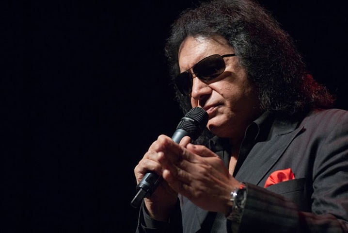 "Não pode haver outro AC/DC, ou Metallica, porque as novas bandas não conseguem ganhar dinheiro suficiente", prosseguiu o ex-Kiss.-flickr Toronto Social Review