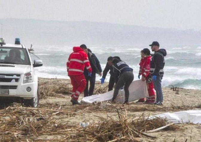 Imigrantes chineses são encontrados mortos em praia do México