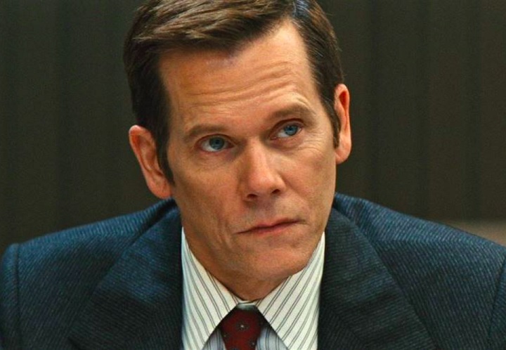 Kevin Bacon - É conhecido por seu papel no filme "Footloose", onde interpreta Ren McCormack, um jovem que se muda para uma cidade onde a dança é proibida. No filme, mostrou suas habilidades de dança em diversas cenas icônicas, embora tenha revelado que usou dublê em algumas delas.