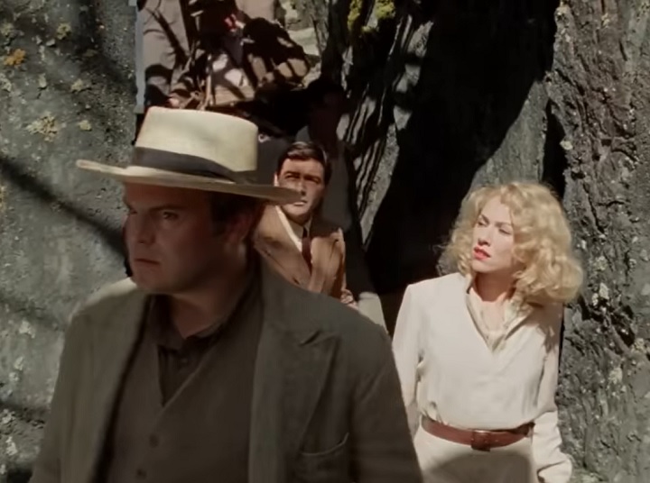 "King Kong" (2005): Dirigido por Peter Jackson, o filme é um remake do clássico de 1933 e segue a história de um cineasta, Carl Denham, que leva sua equipe e uma atriz, Ann Darrow, para uma ilha remota em busca de filmagens.