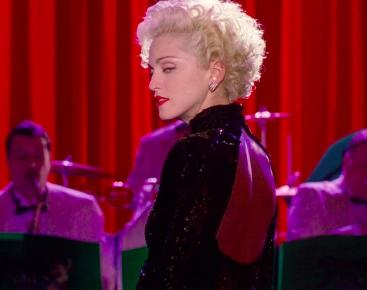 No dia 4 de maio, Madonna fez um megashow encerrando a turnê “The Celebration Tour”, que marcou os 40 anos de carreira. Falou-se em 1,8 milhão de pessoas na praia, mas a Folha de SP mostrou, com cálculo de área, que não seria possível. Porém, o show de Madonna era concentrado num só trecho, enquanto o réveillon é na praia inteira e ainda inclui o Leme. -reprodução Dick Tracy