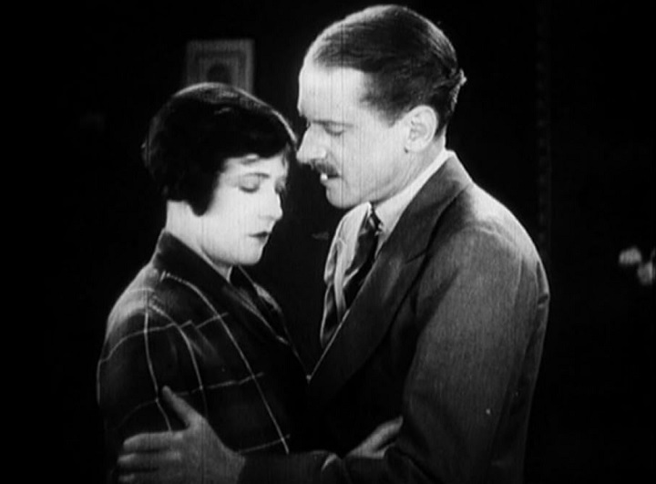 O primeiro trabalho de Hitchcock como diretor foi no filme mudo "O Jardim dos Prazeres", de 1925.