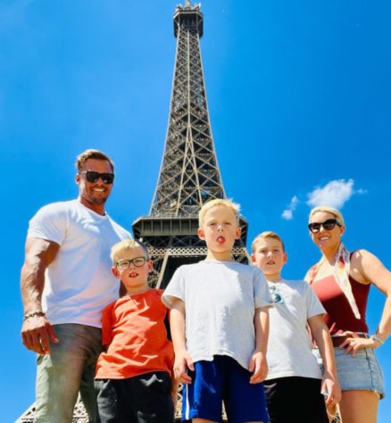 Alan Ritchson e família