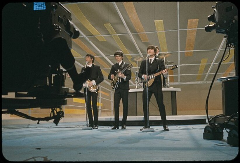 Os Beatles fizeram sua primeira aparição ao vivo na televisão americana no The Ed Sullivan Show, em 9 de fevereiro de 1964. Aproximadamente 74 milhões de telespectadores – cerca da metade da população americana – assistiram ao grupo no programa.
