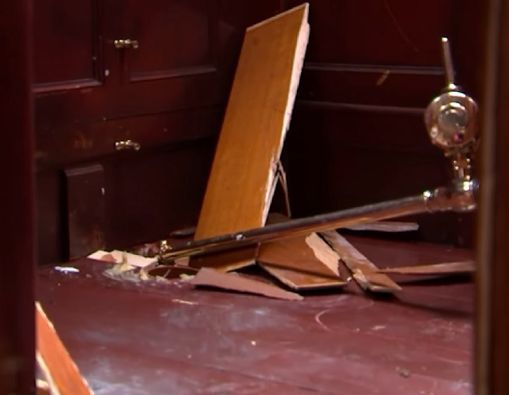 Além do ladrão confesso, outros três homens chegaram a ser acusados de roubarem a privada de ouro, mas todos se declararam inocentes.