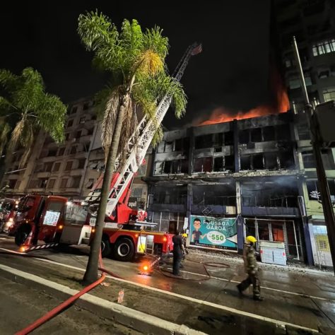Incêndio atinge pousada e deixa mortos em Porto Alegre (RS)